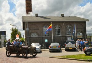 Antieke stoomauto weer in Stoomgemaal